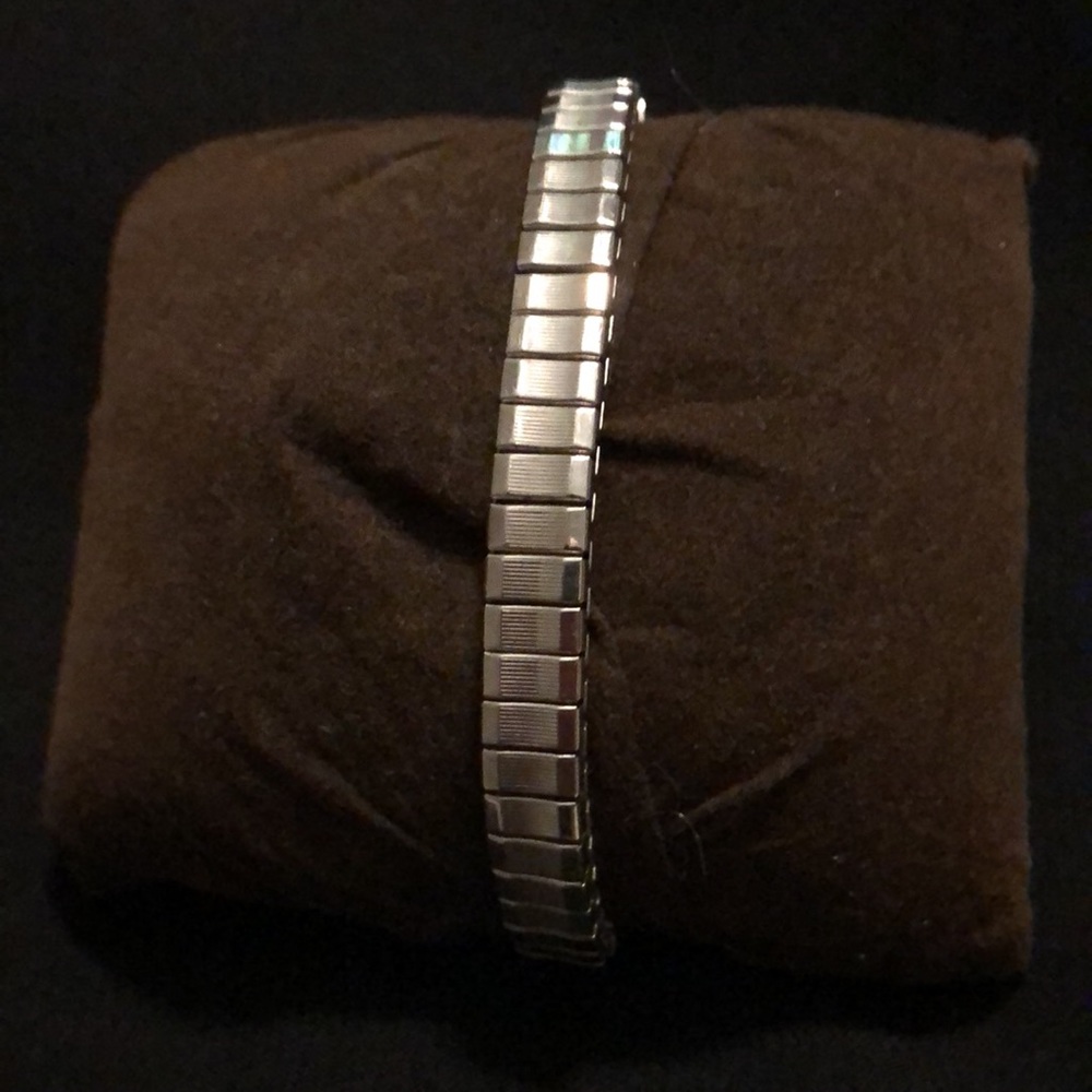 Two-Tone Quartz Watch - Picture 4 of 5